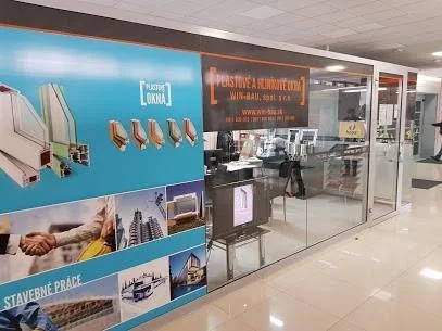 Showroom WINBAU s vystavenými profilmi okien